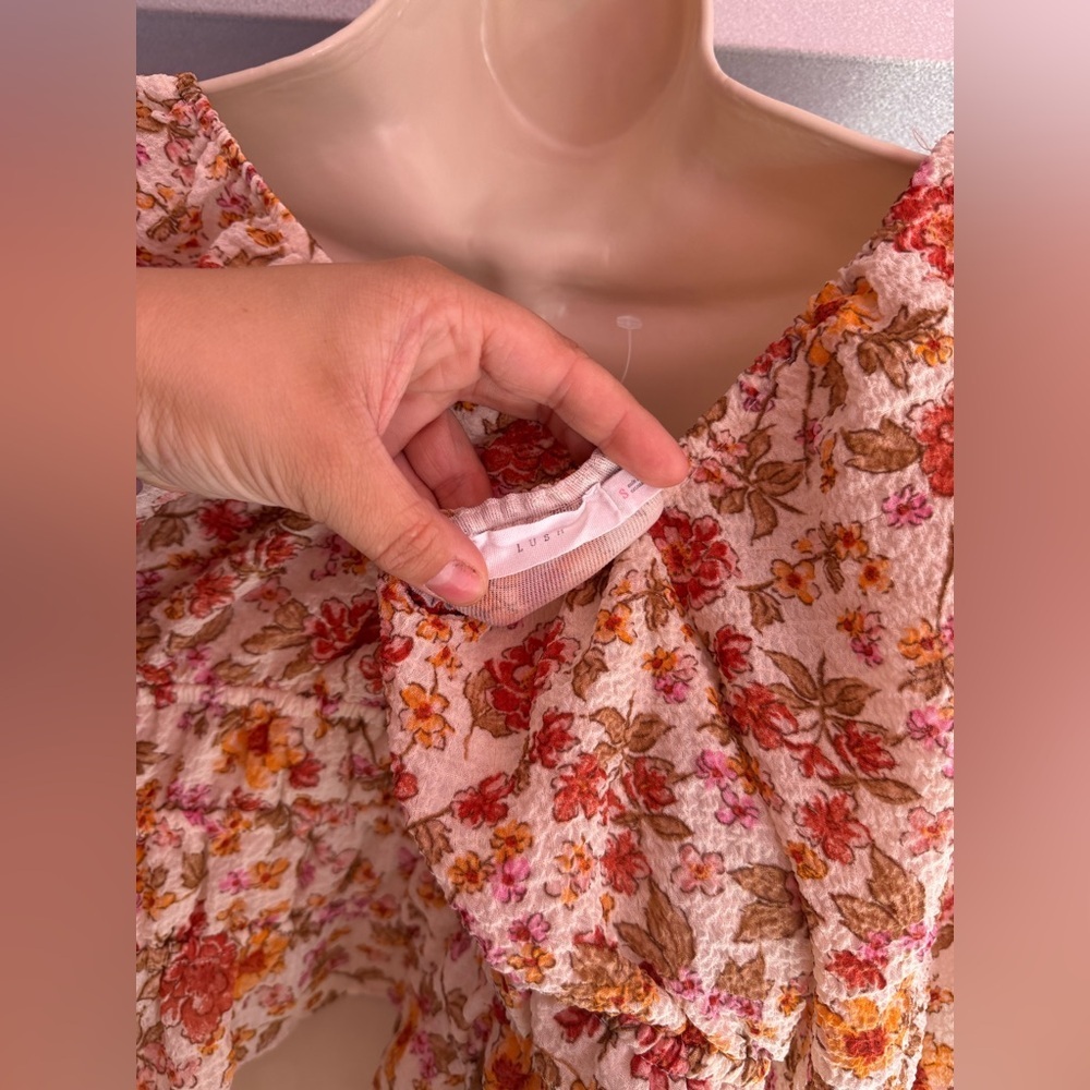 Women’s LUSH Jax Cropped Boho Floral Puff Sleeve Blouse Size Small - Picture 9 of 11